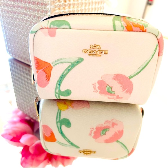 Coach Floral Small Boxy Cosmetic Case NWT - Picture 1 of 11